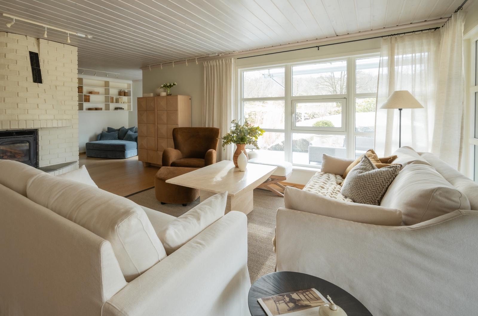 Bright lounge